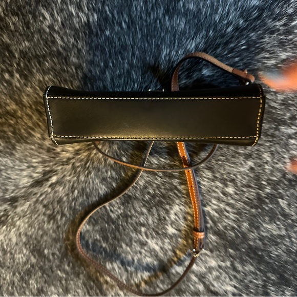 Dooney & Bourke Black Leather Shoulder Bag - Picture 5 of 7